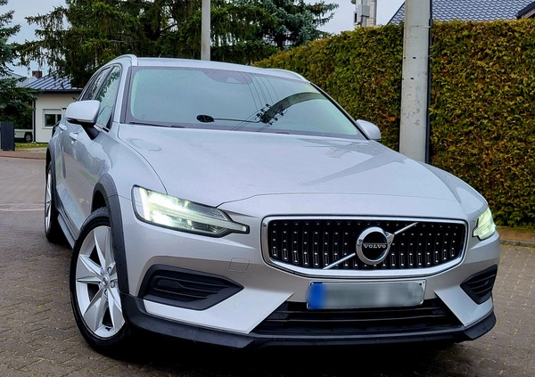 Volvo V60 Cross Country cena 84500 przebieg: 263000, rok produkcji 2020 z Gołdap małe 562